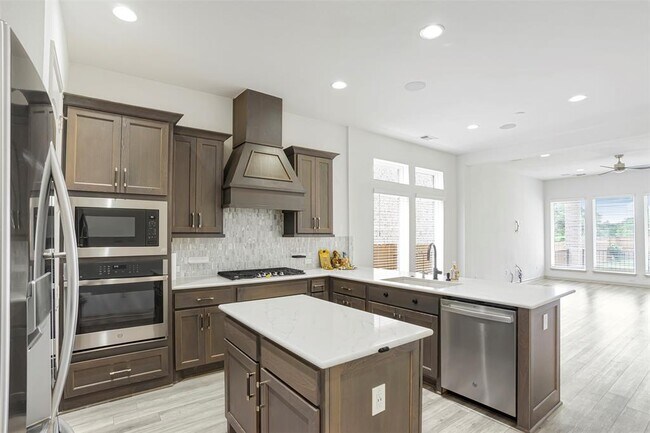 Building Photo - 228 Barton Oak Trl