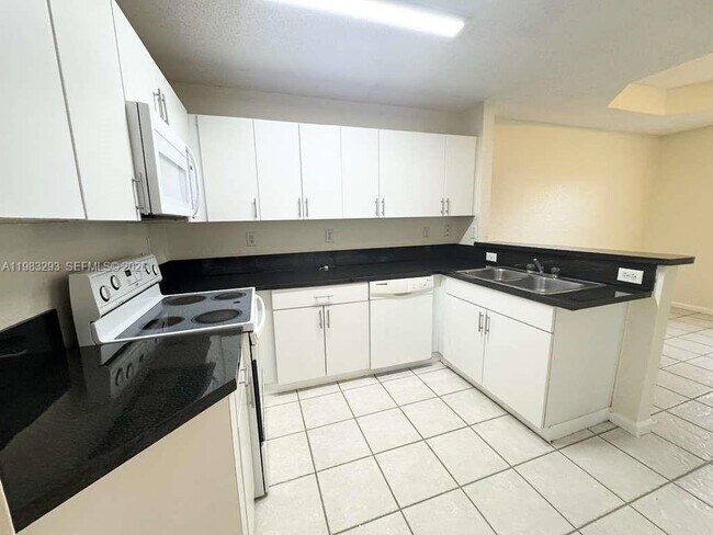 Building Photo - 14051 SW 120th Ct