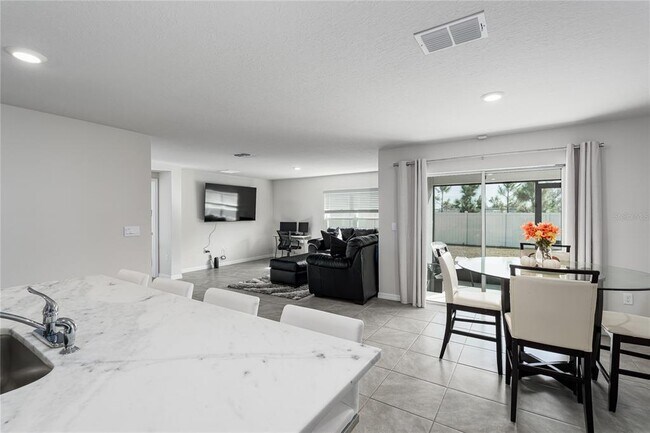 Building Photo - 12277 Mountain Is Trl