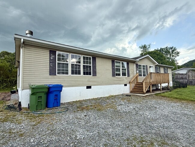 Building Photo - 158 Fieldstone Dr