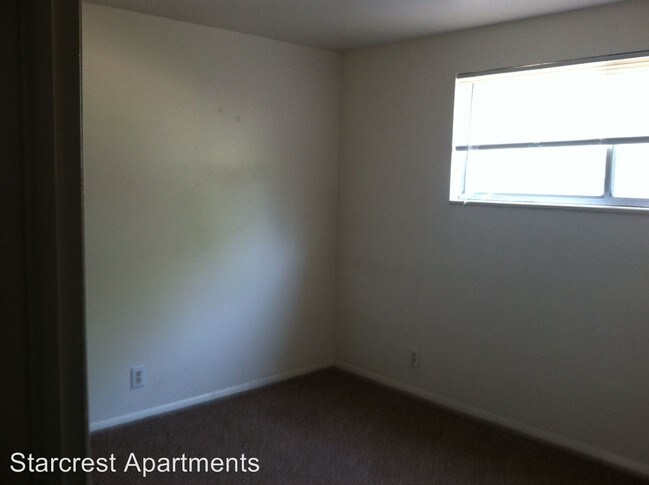 Building Photo - 137 Starcrest Dr