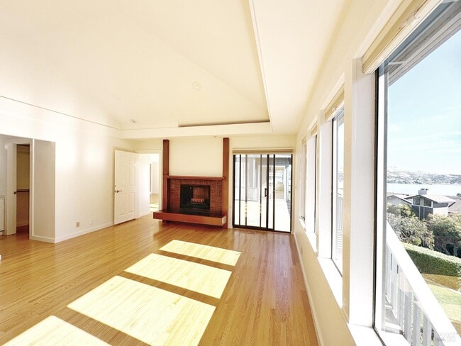 Building Photo - 172 Great Cir Dr