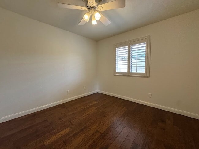 Building Photo - Modern Living Meets Outdoor Luxury in North Phoenix