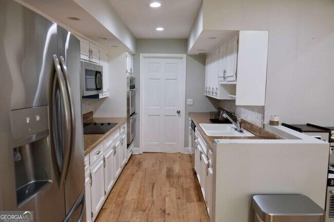 Building Photo - 37 Willow Glen NE