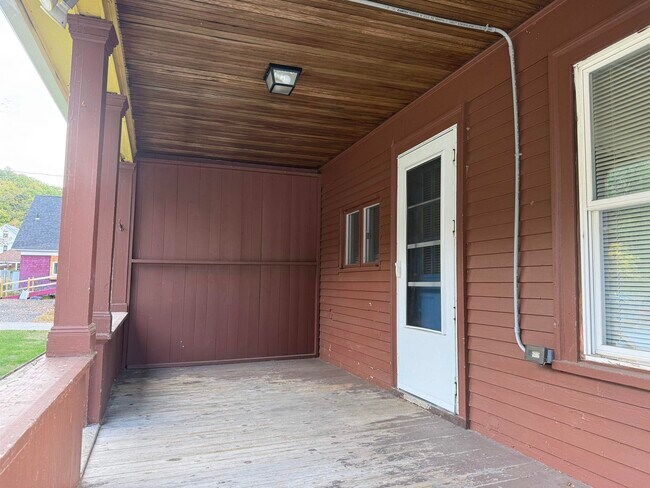 Building Photo - 189 E Bow St