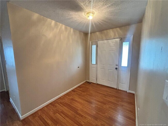 Building Photo - 3024 Coachway Dr