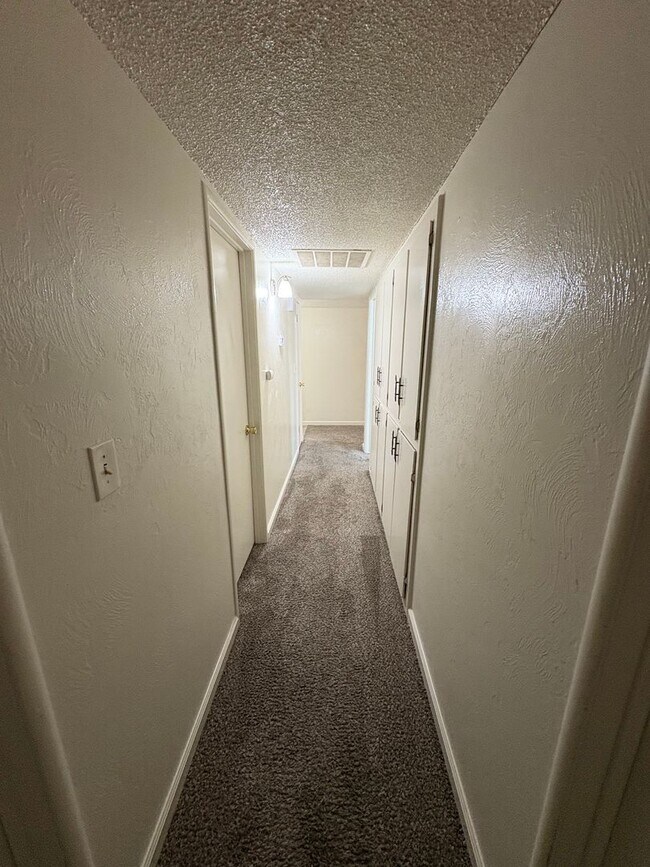 Building Photo - Spacious Home Available Now!