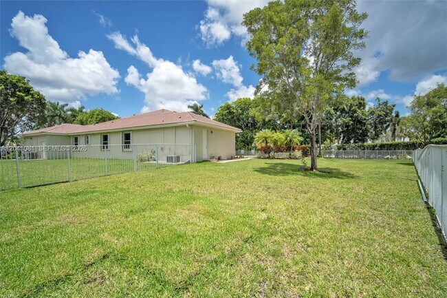 Building Photo - 16310 Paddock Ln