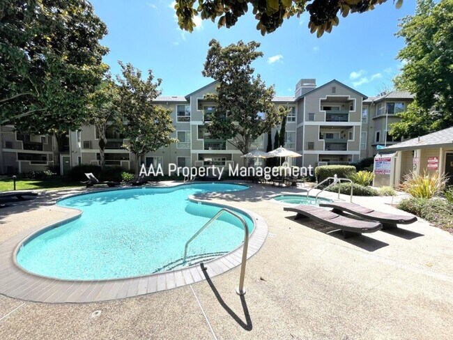 Building Photo - 2530 Oak Rd