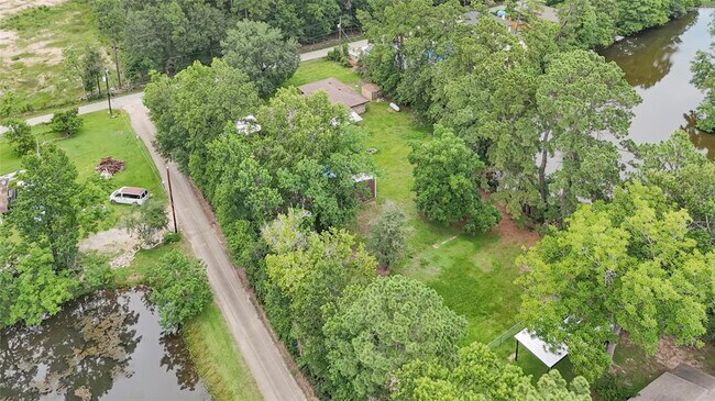 Building Photo - 1231 Country Ln