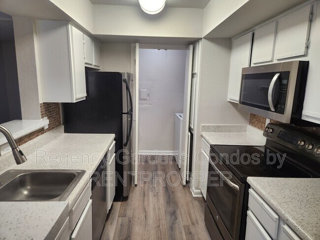 Building Photo - 5587 Devonbriar Way