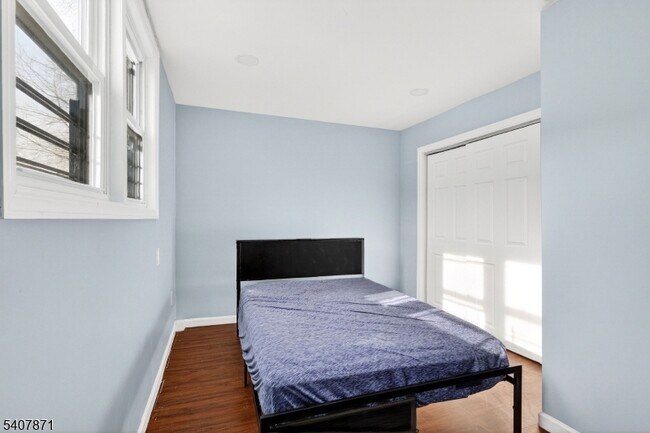 Building Photo - 1582 Irving St