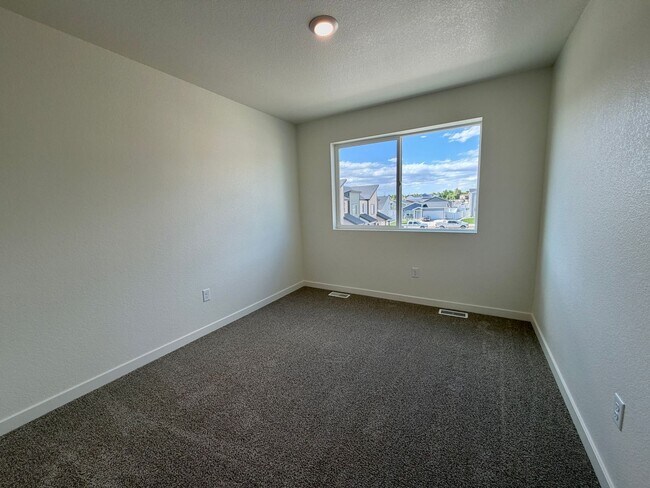 Building Photo - 3932 Pinnacles Ct