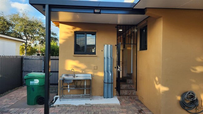 Building Photo - 8010 SW 16th St