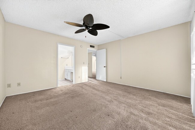 Building Photo - 510 W Cll Lago