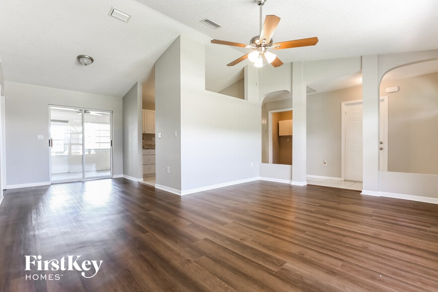 Building Photo - 1138 Presque Isle Dr