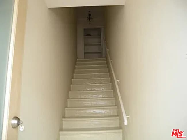 Building Photo - 442 N Palm Dr