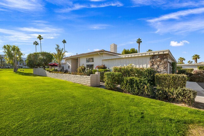 Building Photo - Luxury Golf Course Retreat in Indian Wells