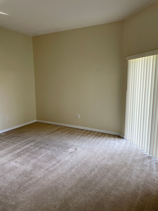 Building Photo - Great 3/2 floor plan