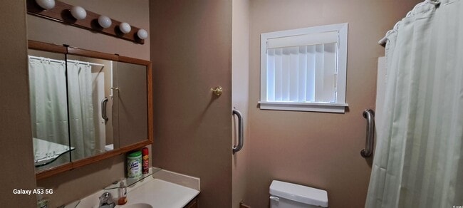 Building Photo - 1025 Plantation Dr W