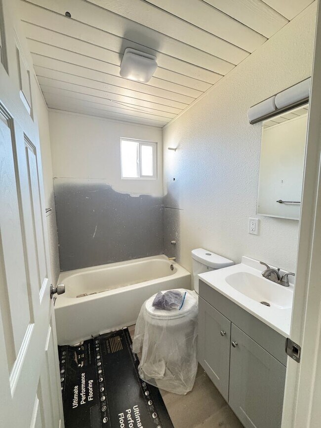 Building Photo - 4 bed / 2 ba home - N Yuba City