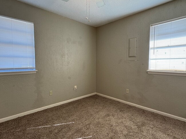 Building Photo - 4304 NW Pollard Ave