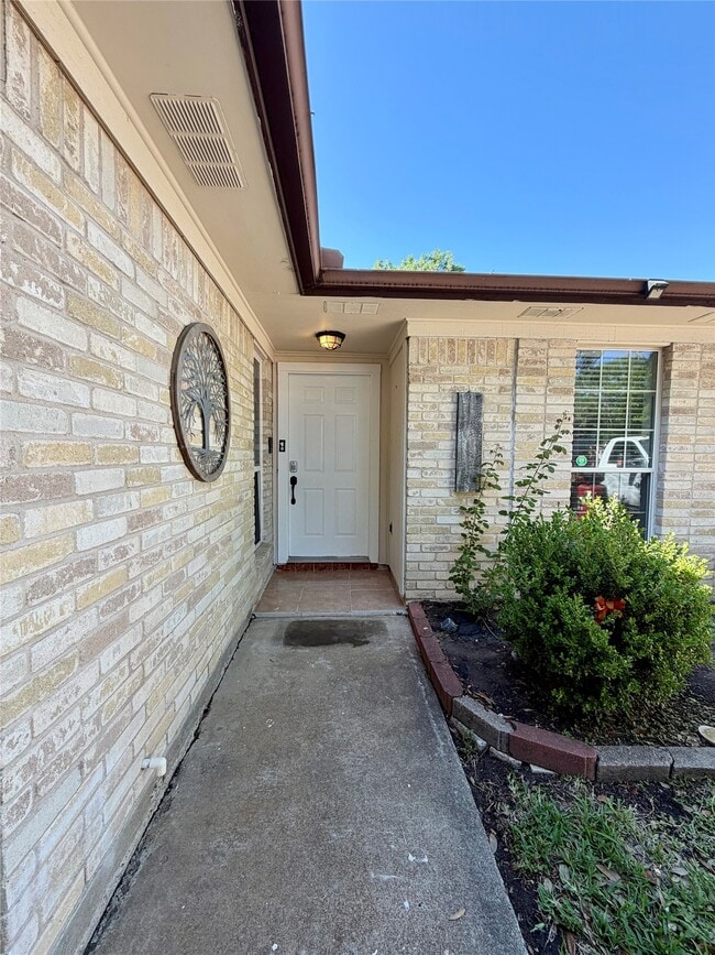 Building Photo - 6610 La Puente Dr