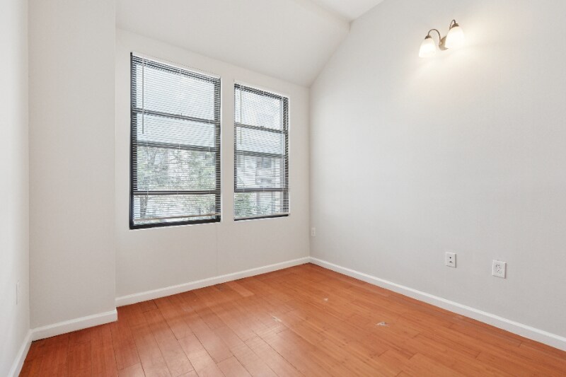 Building Photo - 1204 Chestnut St