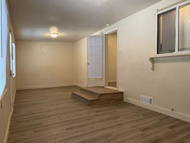 Building Photo - 2451 6th Ave