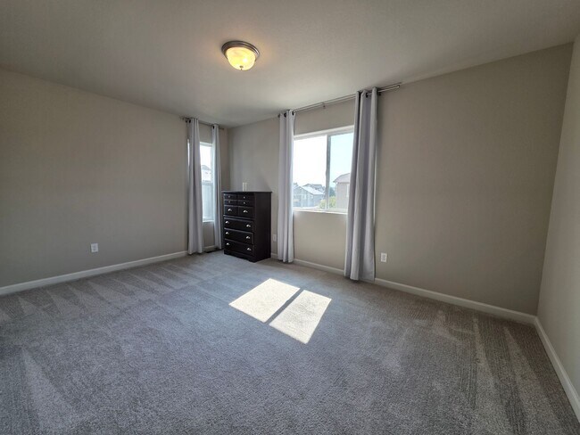 Building Photo - Gorgeous 2 Bed 3 bath Town Home In Lorson Ranch!!