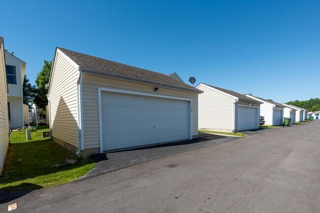 Building Photo - 106 Hewes St