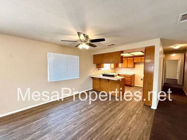 Building Photo - 8988 Grapefruit Ave