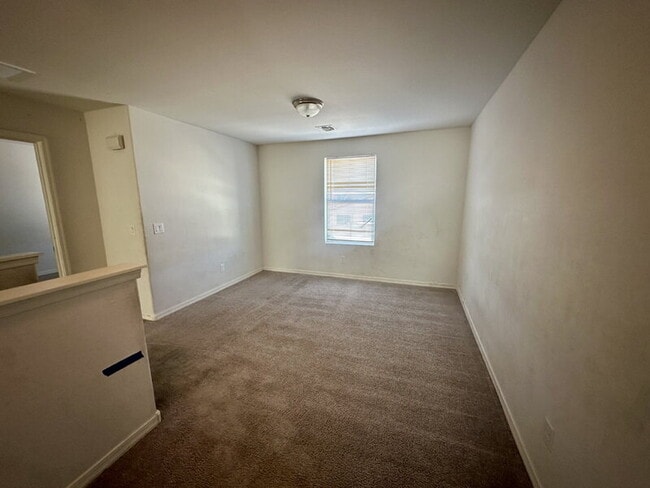 Building Photo - 226 W Watson Ct