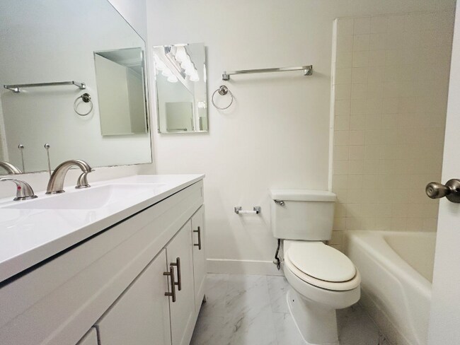 Building Photo - 1137 11th St