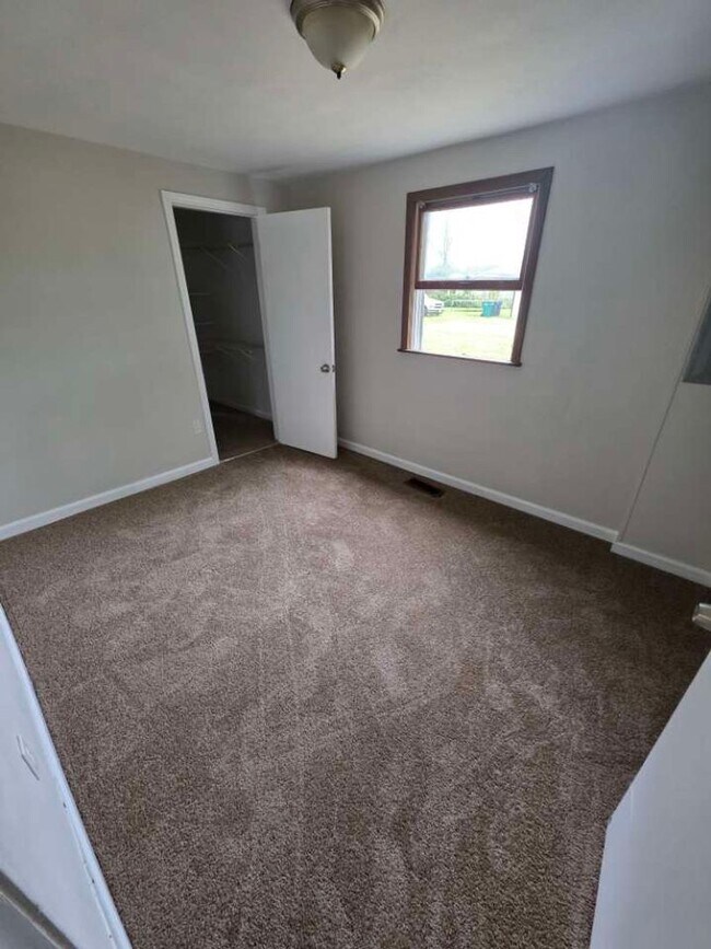 Building Photo - LIMITED TIME**NO APPLICATION FEE**1/2 OFF ...