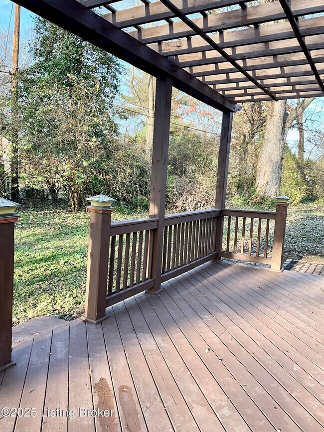 Building Photo - 7913 Greenway Dr