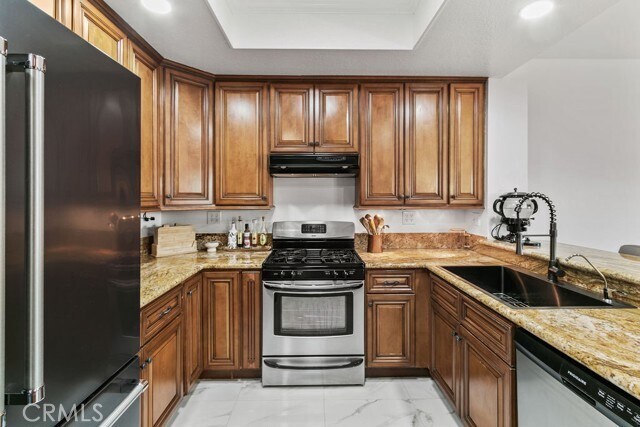 Building Photo - 6039 E Hackamore Ln