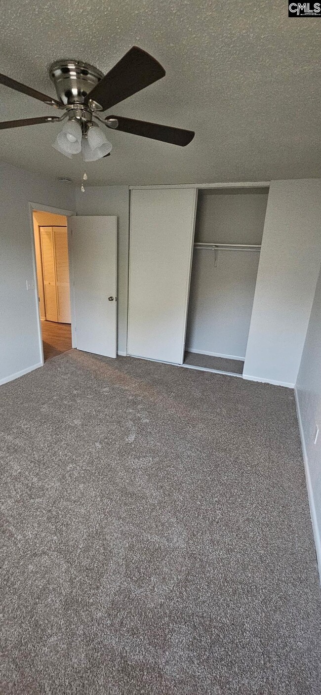 Building Photo - 409 Greenlake Dr