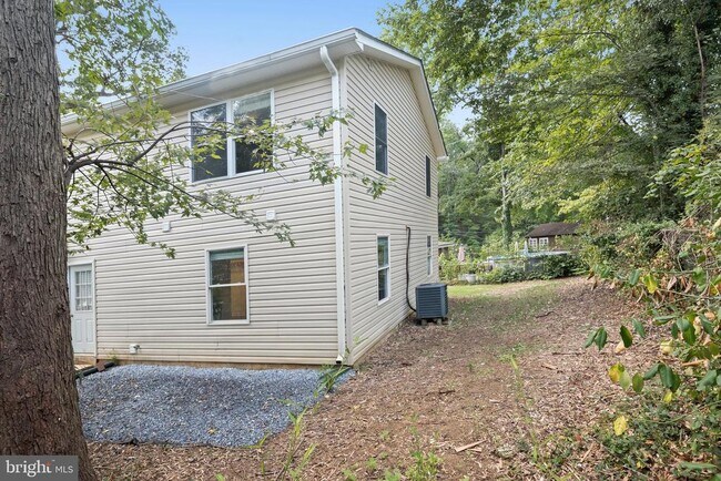 Building Photo - 500 Fern Rd
