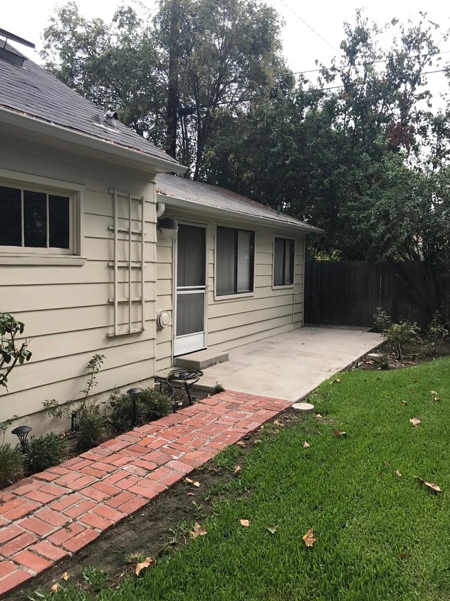 Guest Home - 5332 Norwich Ave