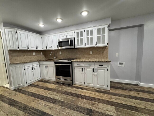 Building Photo - 102 Old Bergen Rd