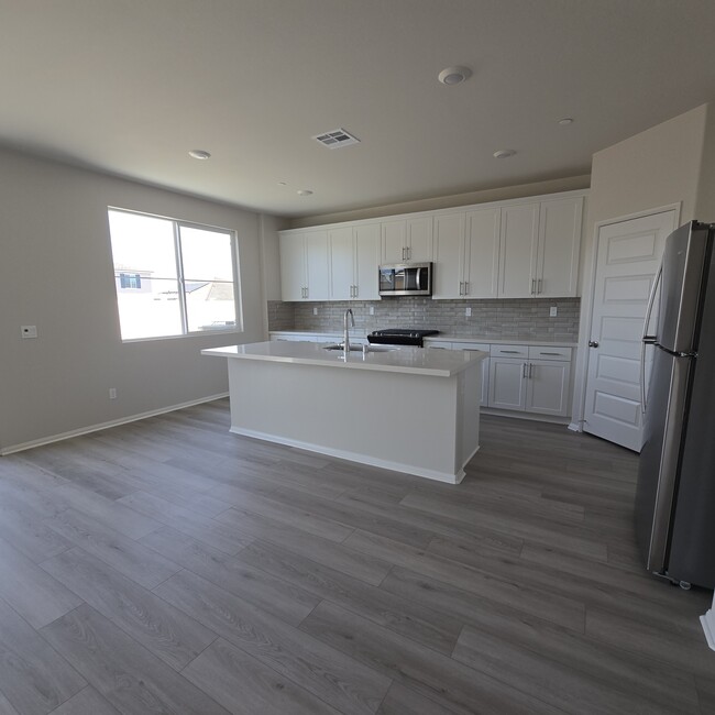 Kitchen - 32871 Forgecroft St