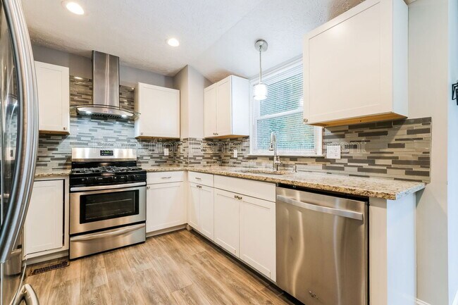 Building Photo - 1027 Mandalay Ct SW