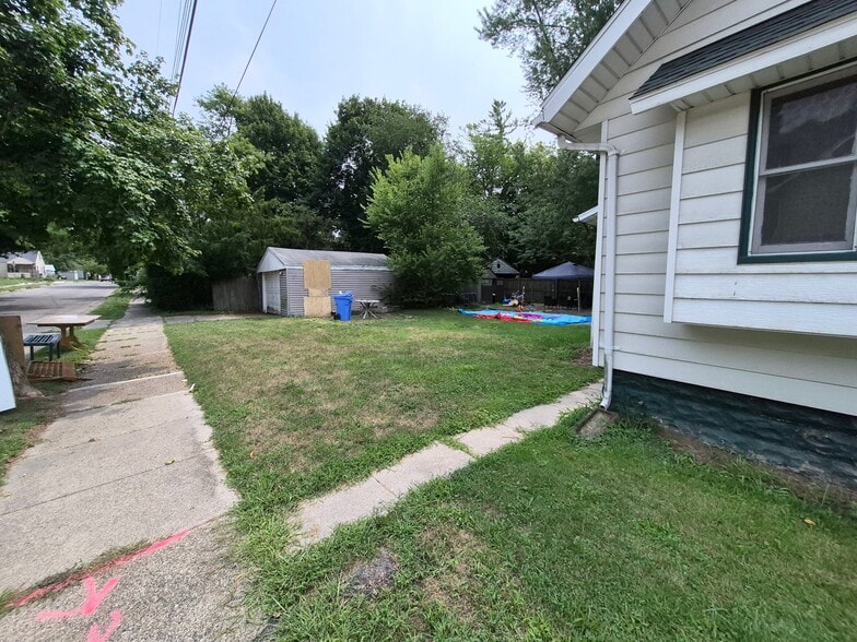 Building Photo - 601 Lathrop St