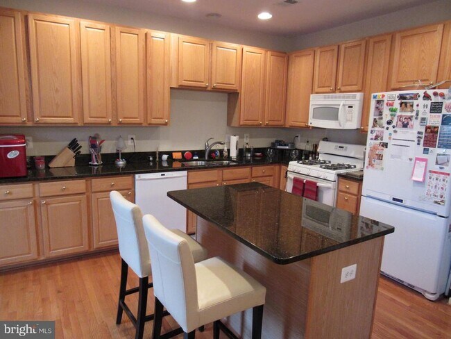 Building Photo - 42783 Shaler St