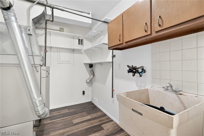 Building Photo - 9582 Fernwood Dr