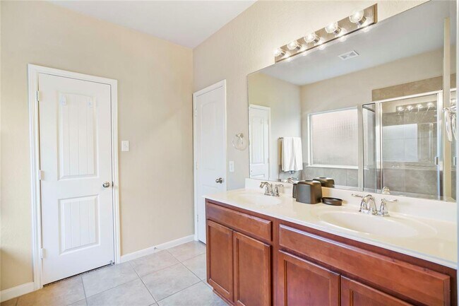 Building Photo - 174 Black Swan Pl