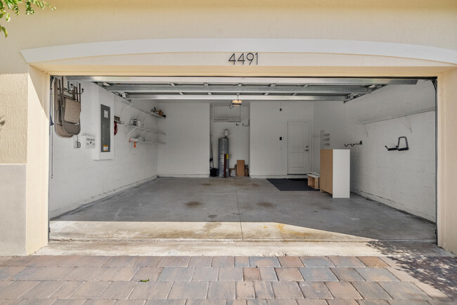 Building Photo - 4491 NW Oakleaf Ct