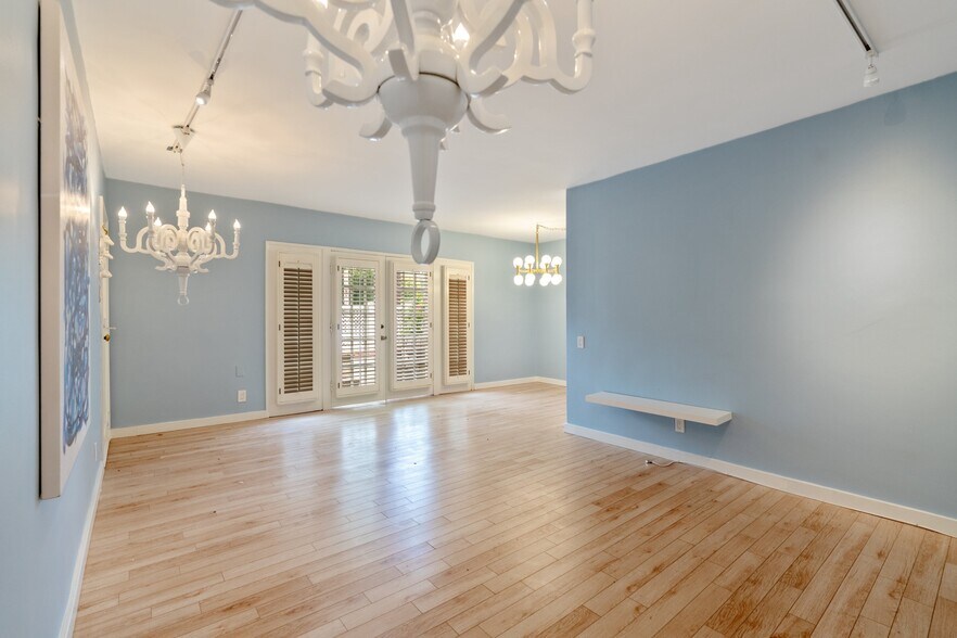 Building Photo - 639 Bay St