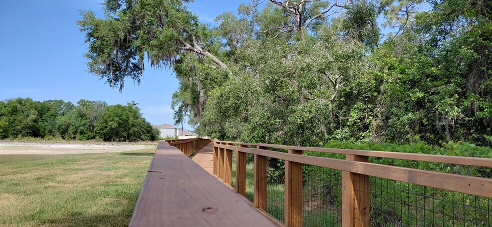 Building Photo - 36171 Sunflower Hill Dr
